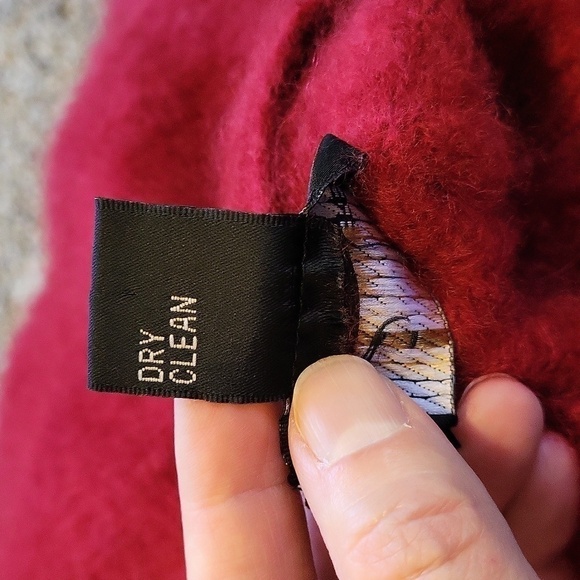 Dawson forte cashmere company sweater, Size medium in the color cranberry/red - Picture 10 of 12